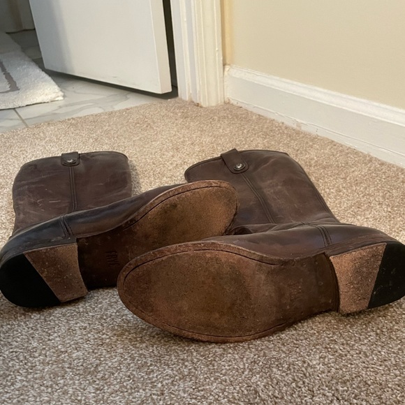 Women’s Melissa Button Frye Boots, size 6.5 - Picture 2 of 3